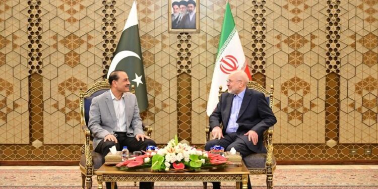 پاکستان نے دنیا کو بچا لیا: فیلڈ مارشل عاصم منیر کی تاریخی ثالثی نے ایران معاہدے کو قریب تر کردیا