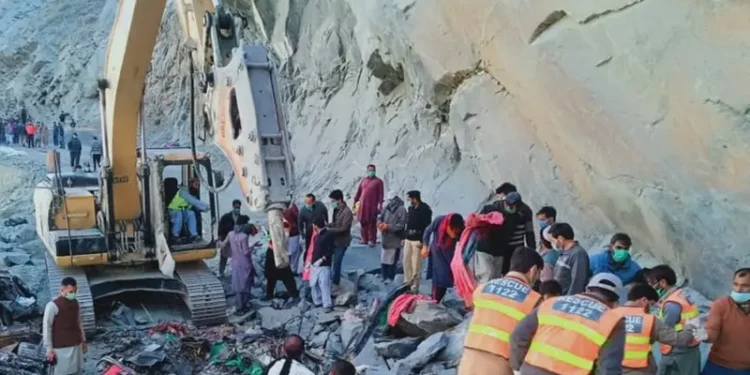 استور کے نواحی گاؤں پتی پورہ کے میاں بیوی پہاڑی تودہ گرنے سے جاں بحق