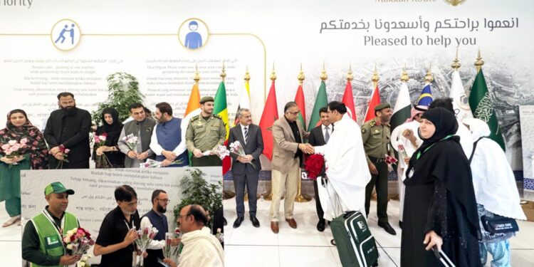 مکہ مکرمہ: روٹ ٹو مکہ پراجیکٹ کے تحت عازمینِ حج کی آمد کا دوسرا مرحلہ شروع، 7 پروازوں سے 2 ہزار سے زائد عازمین پہنچ گئے