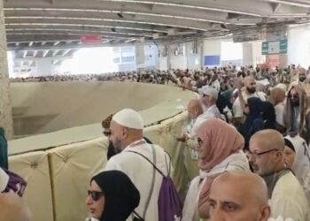 پاکستانی عازمینِ حج سمیت لاکھوں خوش نصیبوں کا منیٰ میں جمرات پر رمی کا فریضہ، مناسکِ حج آخری مراحل میں داخل