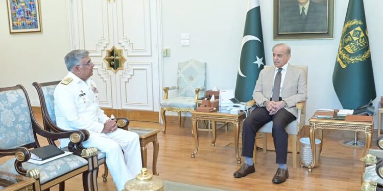 وزیراعظم سے پاک بحریہ کے سربراہ کی ملاقات، پیشہ ورانہ امور پر تبادلہ خیال