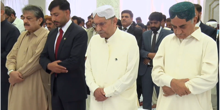 صدرِ مملکت نے عیدالاضحیٰ کی نماز زرداری ہاوس نواب شاہ میں ادا کی