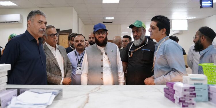 پاکستانی عازمین کے لیے مثالی طبی انتظامات ، کروڑوں روپے کی معیاری ادویات حجاج کو مفت فراہم کی جا رہی ہیں،وفاقی وزیر مذہبی امور