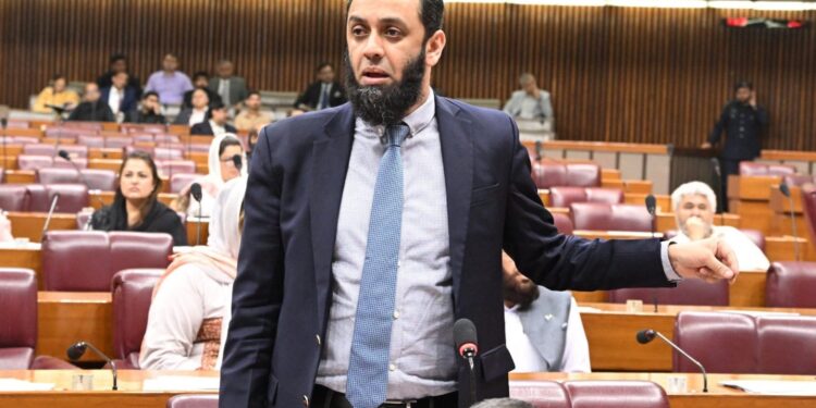 میڈیا ورکرز کے حقوق کا تحفظ ہماری اولین ترجیح ہے، 170 ملازمین کو برطرف کرنے والے ٹی وی چینل کے اشتہارات فی الفور بند کر دیئے گئے ہیں، عطاء اللہ تارڑ
