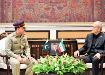 ایران کے صدر ڈاکٹر مسعود پزشکیان سے چیف آف آرمی سٹاف فیلڈ مارشل سید عاصم منیر کی ملاقات