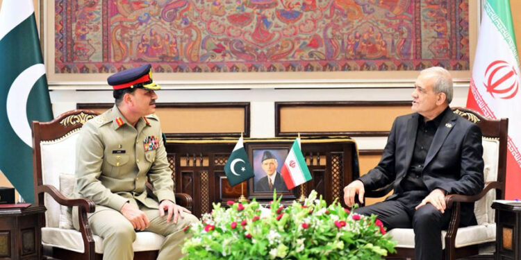 ایران کے صدر ڈاکٹر مسعود پزشکیان سے چیف آف آرمی سٹاف فیلڈ مارشل سید عاصم منیر کی ملاقات