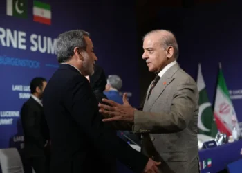 سوئٹزرلینڈ میں امریک اور ایران کے درمیان شروع ہونے والے مذاکرات میں 80 منٹ بعد وقفہ