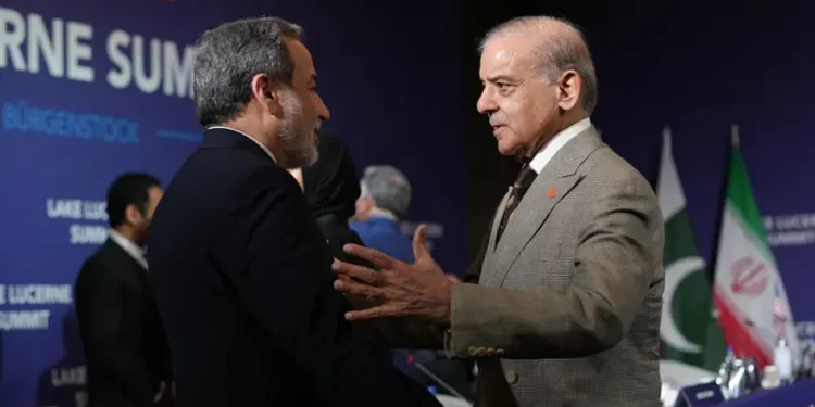 سوئٹزرلینڈ میں امریک اور ایران کے درمیان شروع ہونے والے مذاکرات میں 80 منٹ بعد وقفہ
