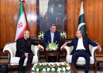 صدر آصف علی زرداری سے اسلامی جمہوریہ ایران کے صدر ڈاکٹر مسعود پزشکیان کی ملاقات ، باہمی دلچسپی کے امور پر تبادلہ خیال