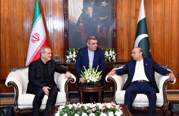 صدر آصف علی زرداری سے اسلامی جمہوریہ ایران کے صدر ڈاکٹر مسعود پزشکیان کی ملاقات ، باہمی دلچسپی کے امور پر تبادلہ خیال