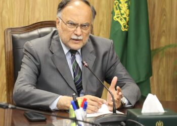 وفاقی وزیر احسن اقبال کا ملکی تاریخ میں منفرد اعزاز، ان کی زیر نگرانی تیار کئے گئے وفاقی ترقیاتی بجٹوں کی مجموعی تعداد 11 ہو جائے گی