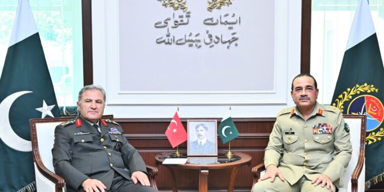 فیلڈ مارشل سید عاصم منیرسےترک لینڈ فورسز کے کمانڈر کی ملاقات، دوطرفہ دفاعی تعاون کو مزید فروغ دینے کے امکانات پر تبادلۂ خیال