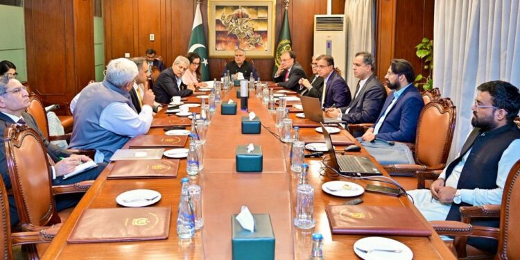 نائب وزیرِ اعظم کی وزیرِ خزانہ کے ہمراہ پیپلز پارٹی کی سینئر قیادت سے بجٹ سے قبل مشاورتی ملاقات