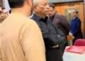 گورنر سندھ کا کراچی کے نجی اسپتال کا دورہ، کوئٹہ میں تیزاب حملے کا شکار ڈاکٹر ماہ نور ناصر کے والد سے ملاقات