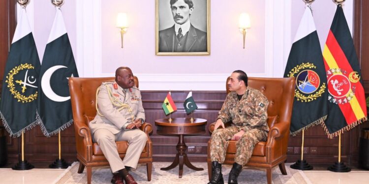 فیلڈ مارشل سید عاصم منیر سے گھاناکے چیف آف ڈیفنس سٹاف کی ملاقات