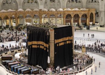 فنِ خطاطی اور جذبہ ایمانی کا لازوال شاہکار،10 ماہ کی طویل محنت سے تیار ہونے والا ’’کسوہ ‘‘ کل خانہ کعبہ کی زینت بنے گا