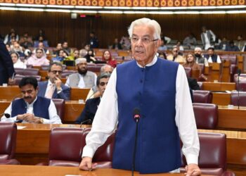 موسمیاتی تغیر ،دریائے چناب، راوی اور توی میں پانی کی کمی کی وجہ سے نہروں میں بھی پانی کم ہے، خواجہ محمد آصف