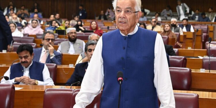 موسمیاتی تغیر ،دریائے چناب، راوی اور توی میں پانی کی کمی کی وجہ سے نہروں میں بھی پانی کم ہے، خواجہ محمد آصف