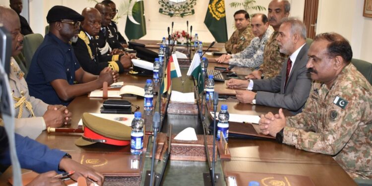 گھانا کے نیشنل سکیورٹی کوآرڈینیٹر کی قیادت میں اعلیٰ سطحی وفد کا وزارت دفاعی پیداوار کا دورہ