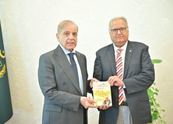 وزیراعظم محمد شہباز شریف سے معروف دانشور، مصنف اور کالم نگار ڈاکٹر فاروق عادل کی ملاقات
