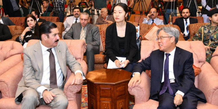 گورنر خیبرپختونخوا فیصل کریم کنڈی سے چین کے سفیر جیانگ زیڈونگ کی ملاقات