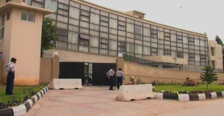 نیب کراچی نے 34 کروڑ 80 لاکھ روپے مالیت کی ضبط شدہ چار جائیدادیں حکومت کے حوالے کر دیں
