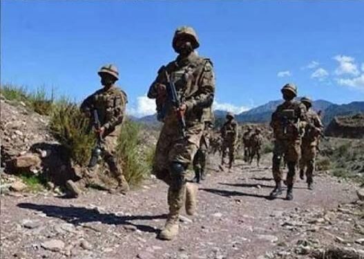 ٹانک میں دہشت گردوں نے چیک پوسٹ پر باردو سے بھری گاڑی ٹکرا دی، سکیورٹی فورسز کے 15 اہلکار شہید، جوابی کارروائی میں 12 دہشت گرد جہنم واصل