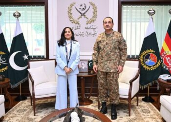 چیف آف آرمی اسٹاف و چیف آف ڈیفنس فورسز فیلڈ مارشل سید عاصم منیر سے کینیڈا کی وزیر خارجہ انیتا آنند کی ملاقات