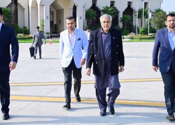 نائب وزیراعظم و وزیر خارجہ اسحاق ڈار چین کے دو روزہ دورے پر روانہ