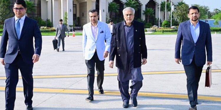 نائب وزیراعظم و وزیر خارجہ اسحاق ڈار چین کے دو روزہ دورے پر روانہ