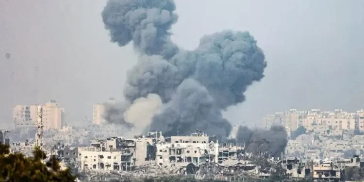 اسرائیلی فوج کا غزہ میں رہائشی مکان پر فضائی حملہ، فلسطینی میاں بیوی چار بچوں سمیت شہید