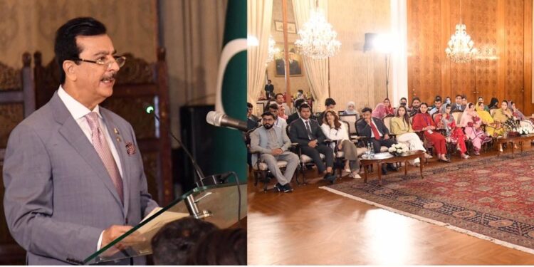 بلوچستان میں پائیدار امن اور خوشحالی کو یقینی بنانے کے لئے قومی یکجہتی کو فروغ دینے ، نوجوانوں کو بااختیار بنانے کی ضرورت ہے، چیئرمین سینیٹ سید یوسف رضا گیلانی کا نیشنل ورکشاپ بلوچستان کے شرکا سے خطاب