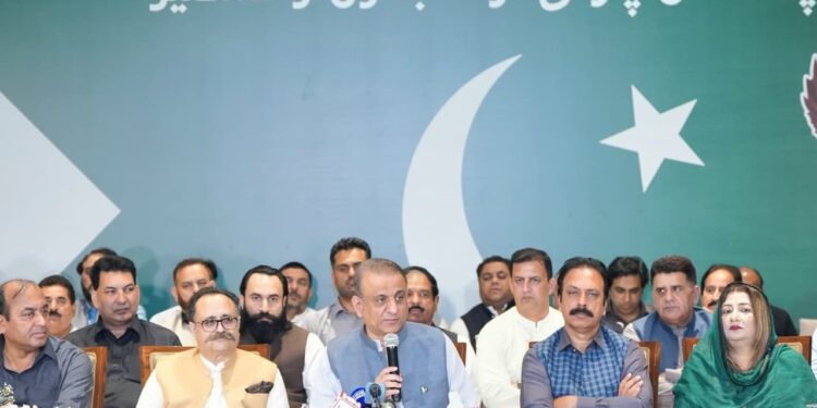 اللہ تعالیٰ نے آزاد کشمیر میں حکومت بنانے کا موقع دیا تو خوبصورت ڈویلپمنٹ کریں گے، عبدالعلیم خان کی پریس کانفرنس