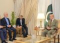 وزیراعظم کا خلیج میں حالیہ کشیدگی پر گہری تشویش کا اظہار ، تمام فریق تحمل کا مظاہرہ کرتے ہوئے ایسے اقدامات سے گریز کریں جو خطے میں مزید عدم استحکام کا باعث بن سکتے ہیں۔ وزیراعظم محمد شہباز شریف کی ایرانی وزیر داخلہ اسکندر مومنی سے گفتگو