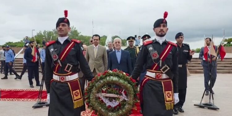 ایرانی وزیر داخلہ کی پاکستان مونومنٹ آمد، یاد گار شہدا پر حاضری ،فاتحہ خوانی بھی کی