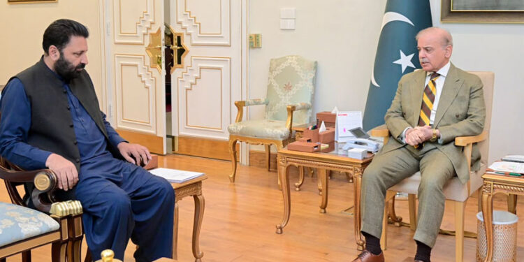 گلگت بلتستان کے عوام کی فلاح و بہبود کے لیے نو منتخب حکومت کے ساتھ مل کر کام کرنے کے لیے پر عزم ہیں،وزیراعظم شہباز شریف