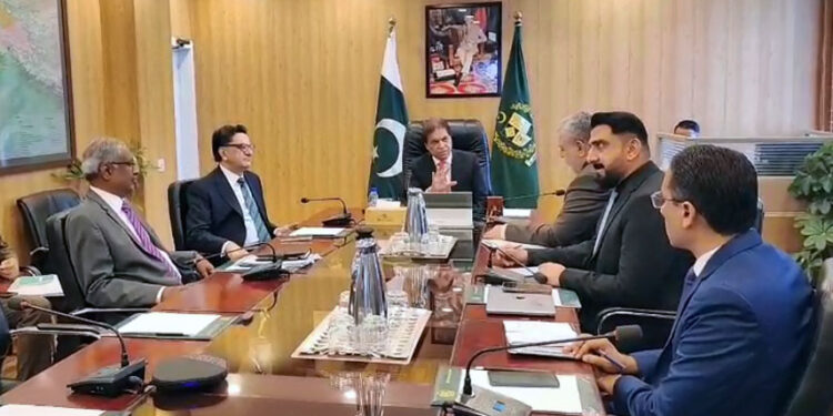 وفاقی وزیر محمد حنیف عباسی کا پاکستان ریلوے کو مکمل طور پر ڈیجیٹل ادارہ بنانے کا عزم، تمام جاری و مجوزہ منصوبوں کی بروقت تکمیل اور ڈیجیٹل خدمات کو مزید تیز رفتار اور عوام دوست بنانے کا فیصلہ