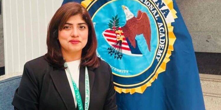 "پاکستان کی پہلی خاتون،ایس پی ماجدہ پروین :ایک تاریخی اعزاز… قوم کو آپ پر فخر ہے۔”