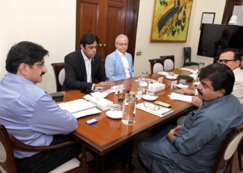 وزیراعلیٰ سندھ مراد علی شاہ کا اساتذہ کی حاضری یقینی بنانے کےلیے انقلابی اقدام  اسکولوں میں اب چہرے کی شناخت سے حاضری لگے گی اور ترقی بھی ہوگی