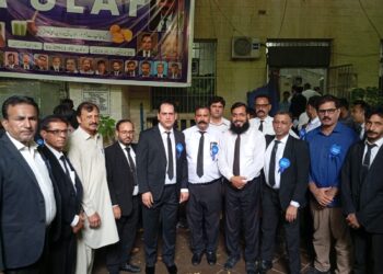کراچی:پنجابی لائرز فورم کے زیر اہتمام سٹی کورٹ  میں روایتی "پنجابی آم و لسی پارٹی” کا شاندار انعقاد