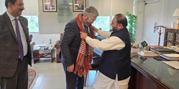 وفاقی وزیر اورنگزیب خان کھچی سے سپین کے سفیر کارلوس آراگون گل دے لا سرنا کی خیرسگالی ملاقات، مختلف شعبوں سمیت دوطرفہ تعاون کو مزید فروغ دینے پر تبادلہ خیال