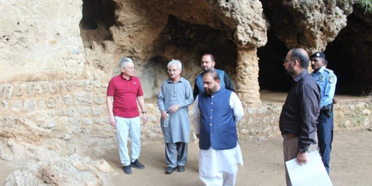 اسلام آباد کے تاریخی شاہ اللہ دتہ غاروں کو جدید سہولیات سے آراستہ کر کے عالمی معیار کی بدھ مت ہیریٹیج سائٹ میں تبدیل کیا جا رہا ہے، وفاقی وزیر اورنگزیب خان کھچی کا شاہ اللہ دتہ غاروں کا دورہ