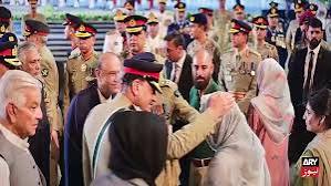 عسکری قیادت کی صدر مملکت اور وزیر اعظم کے ساتھ شہداکے اہلخانہ سے خصوصی ملاقات