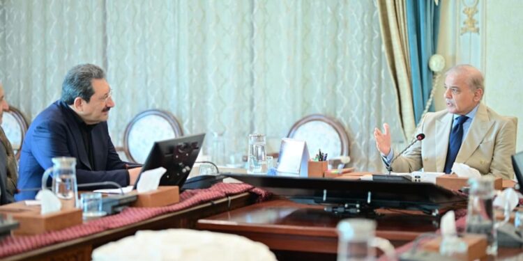 وزیراعظم سے ایرانی وزیر صنعت، کان کنی و تجارت سید محمد اتابک کی سربراہی میں وفد کی ملاقات، پاکستان خطے میں امن کے لیے اپنی مخلصانہ کوششیں جاری رکھے گا، شہباز شریف